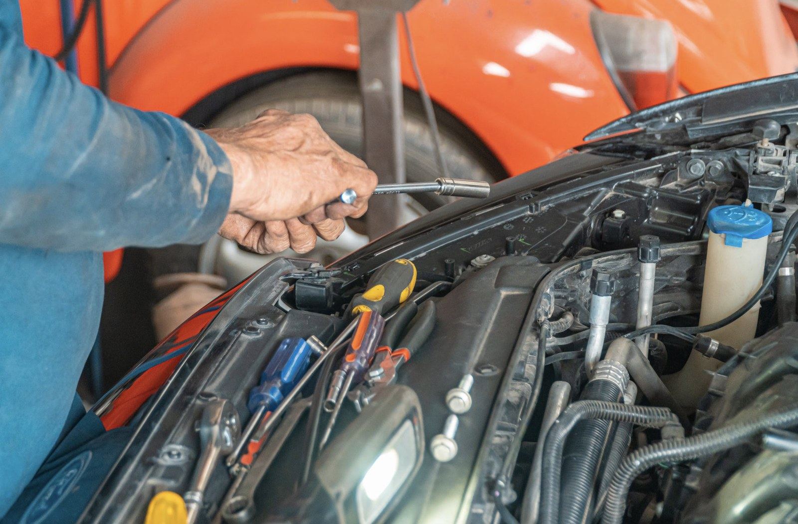 Precise hands-on work during a Memphis mobile repair